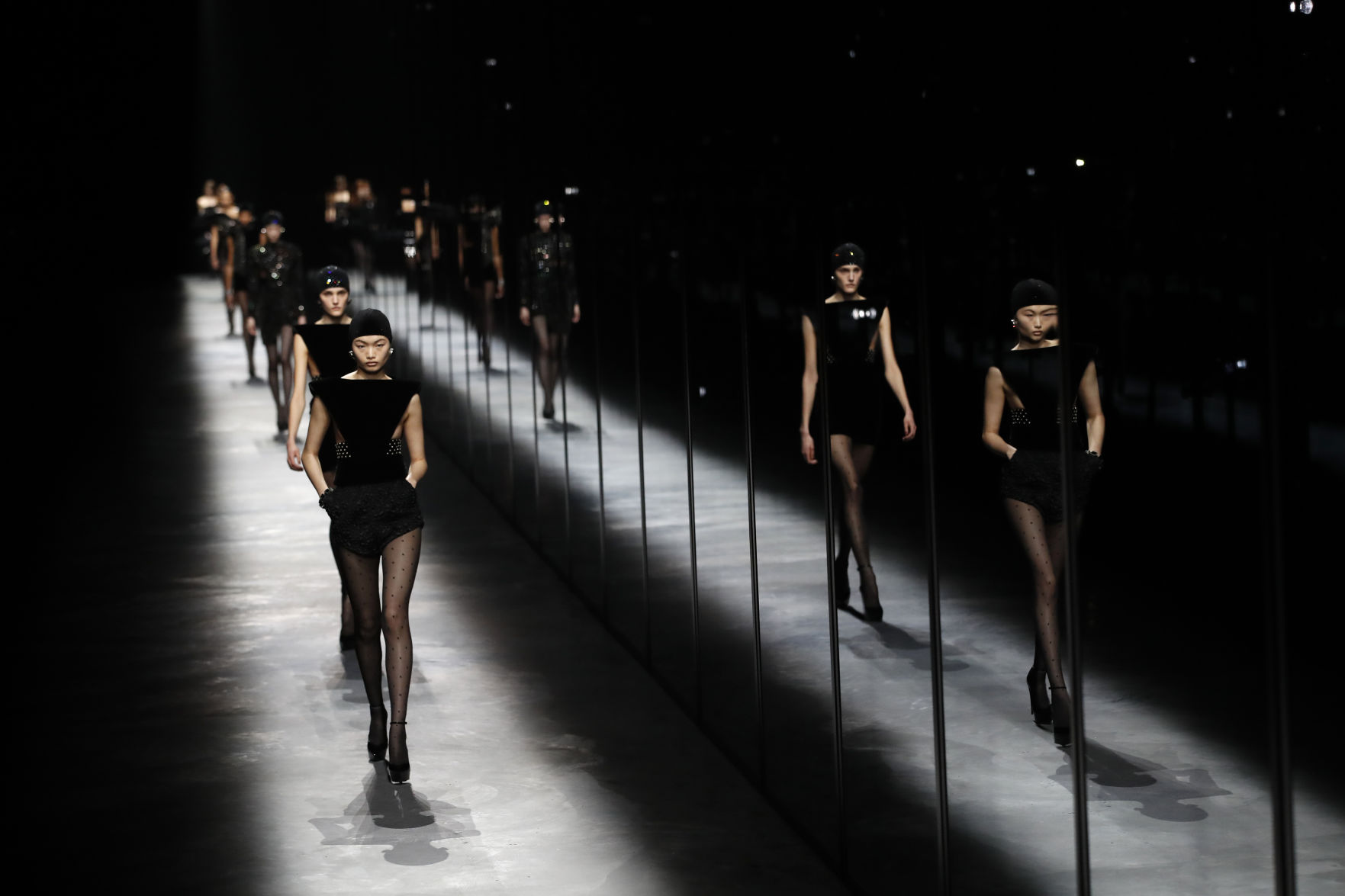 Paris Fashion 2019 F/W Saint Laurent